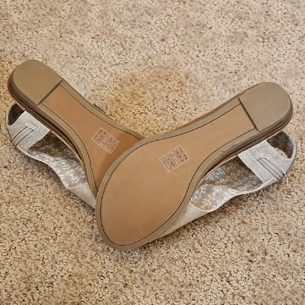 Blowfish Cream Malibu Sandals with Ankle Wrap and Adjustable Strap - Picture 11 of 12